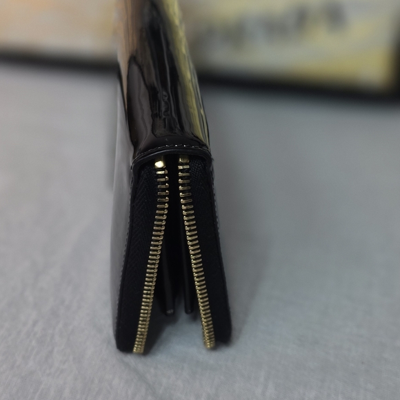 Yves Saint Laurent Patent Leather Wallet with COA - Picture 10 of 15